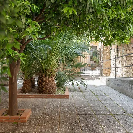 Vendégház Light Garden 3*