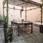 Light Garden بيت ضيافة تاورمينا