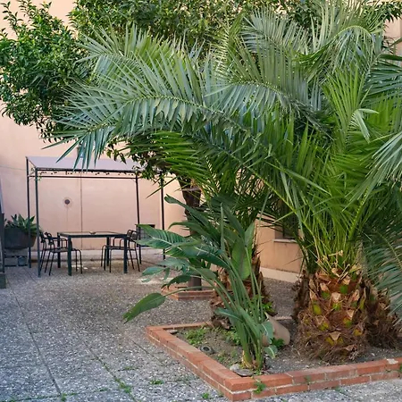 Light Garden Πανσιόν